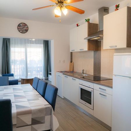 Apartments Zubcic Tisno Esterno foto