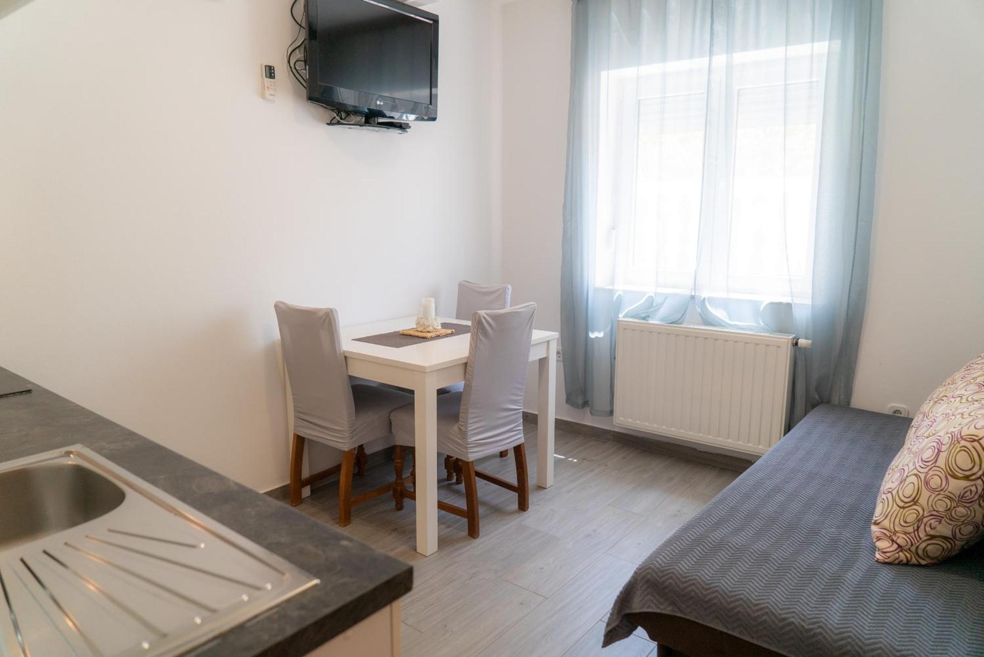 Apartments Zubcic Tisno Esterno foto